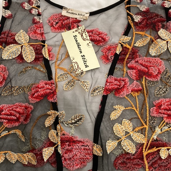 Ladies sheer floral vest - Picture 4 of 7